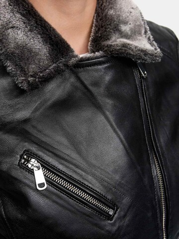 Tazzio Übergangsjacke 'F511' in Schwarz