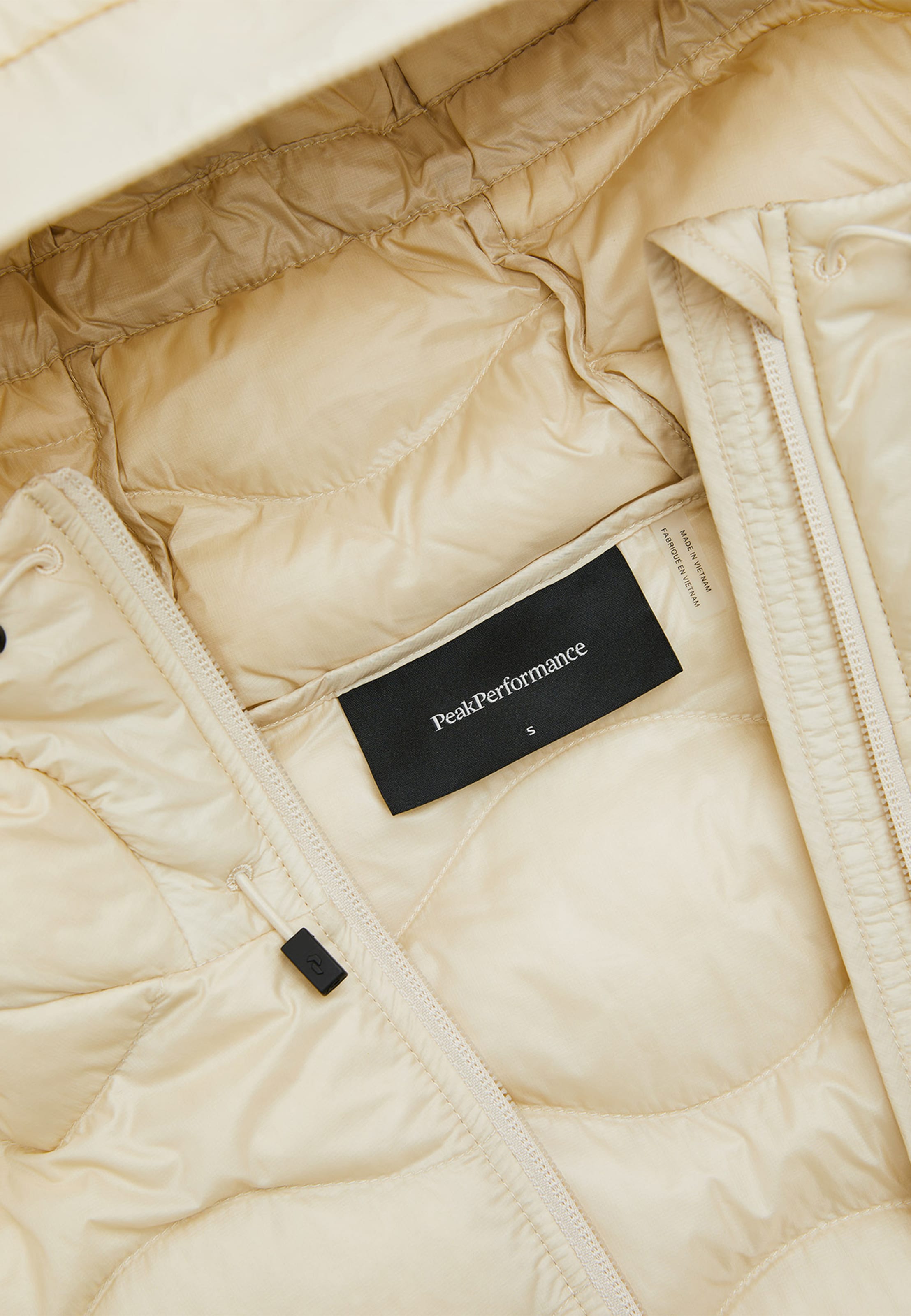 PEAK PERFORMANCE Daunenmantel W Helium Lightweight Down Parka in Beige