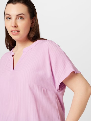 KAFFE CURVE - Blusa 'Danni' em rosa