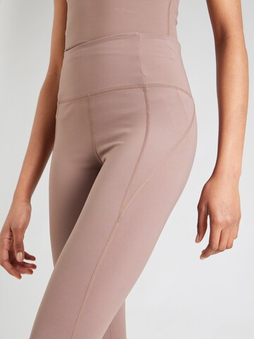 Girlfriend Collective Skinny Sporthose in Braun