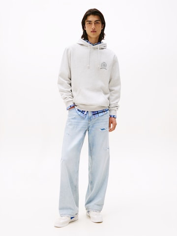 Tommy Jeans Свитшот 'PLAY' в Серый