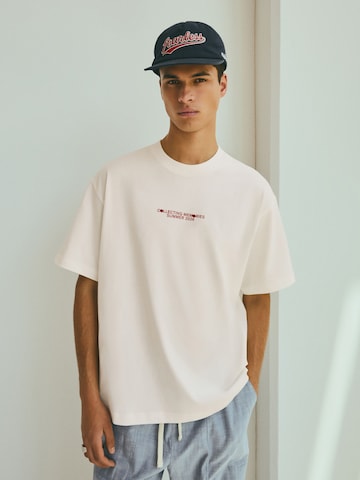 T-Shirt Bershka en blanc : devant