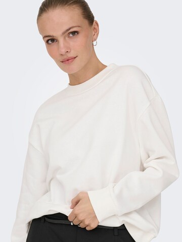 Sweat-shirt 'JDYNANNA' JDY en blanc