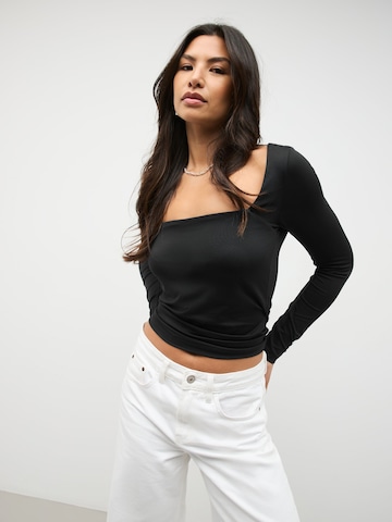T-shirt Next en noir : devant