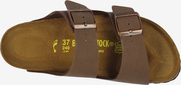 BIRKENSTOCK - Sapato aberto 'Arizona' em castanho