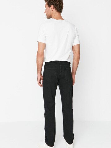 Trendyol Regular Jeans in Zwart