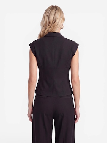 millane Vest in Black