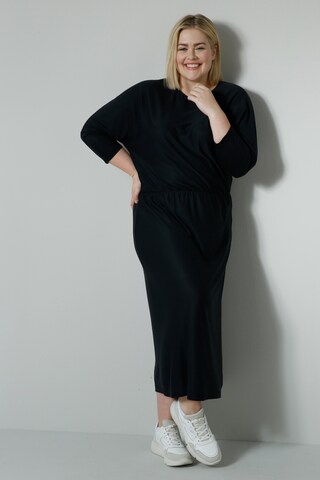 Sara Lindholm Dress in Black: front