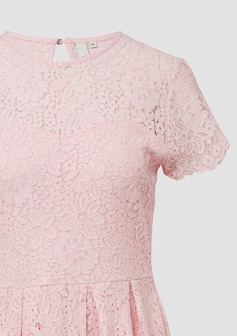 QS Tailliertes Spitzenkleid in Pink