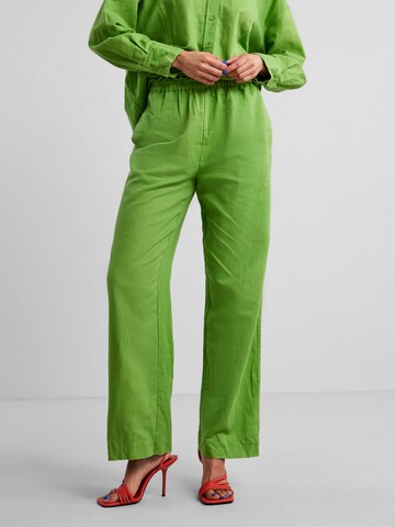 Regular Pantaloni de la Y.A.S pe verde: față