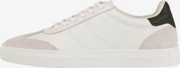 VAGABOND SHOEMAKERS Matalavartiset tennarit 'Cody' värissä valkoinen: etupuoli