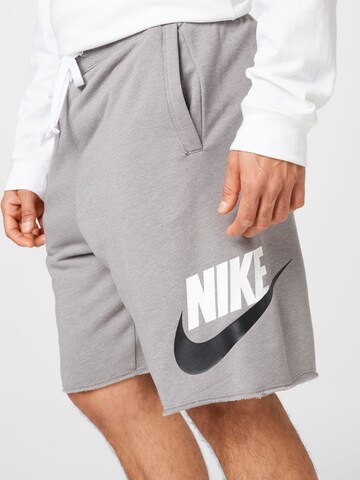 Regular Pantalon 'Essentials' Nike Sportswear en gris