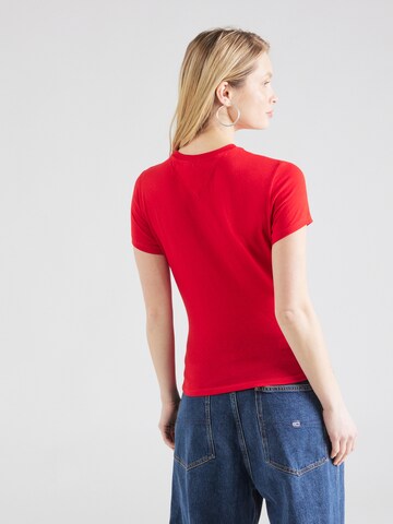 Tricou 'Essential' de la Tommy Jeans Curve pe roșu