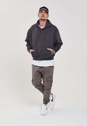 2Y Premium Sweatshirt in Grau: Vorderseite