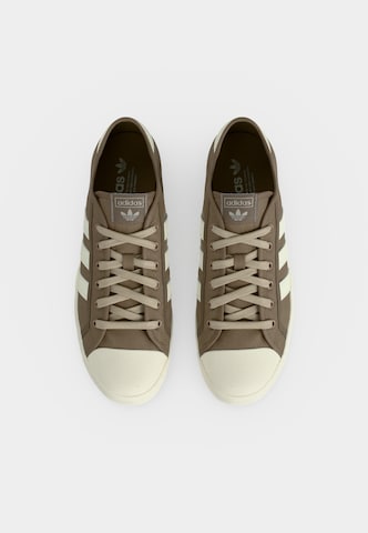 Baskets basses 'NISI' ADIDAS ORIGINALS en marron