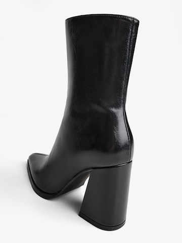 Bershka Botki w kolorze czarny