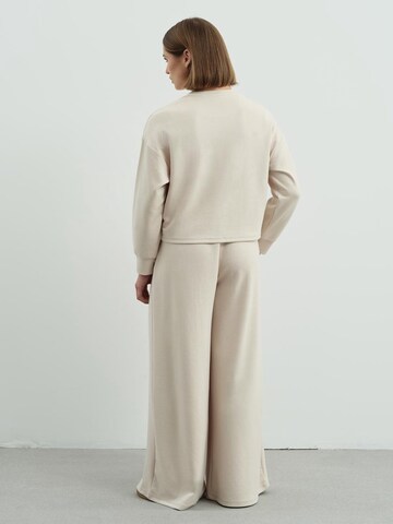 C&City Wide Leg Hose in Beige