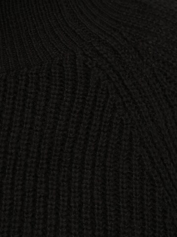 Missguided Petite Sweater in Black