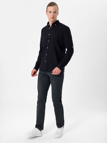 Coupe regular Chemise Moxx Paris en noir