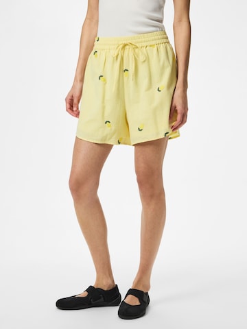 Regular Pantalon 'SELENA' PIECES en jaune
