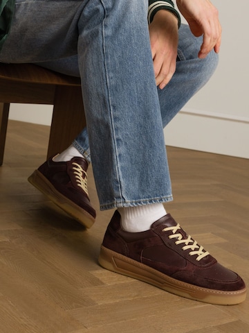 MANFIELD Sneakers laag in Bruin