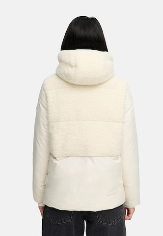 Veste d’hiver 'Sheeta 16' MARIKOO en blanc