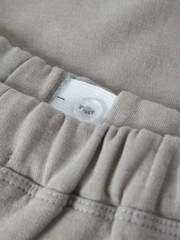 Tapered Pantaloni 'NMMOLAF' di NAME IT in grigio