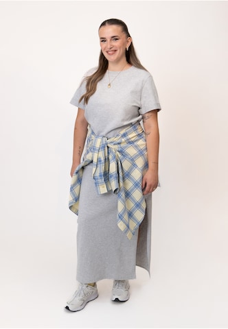 Robe 'Juli' OH APRIL en gris : devant