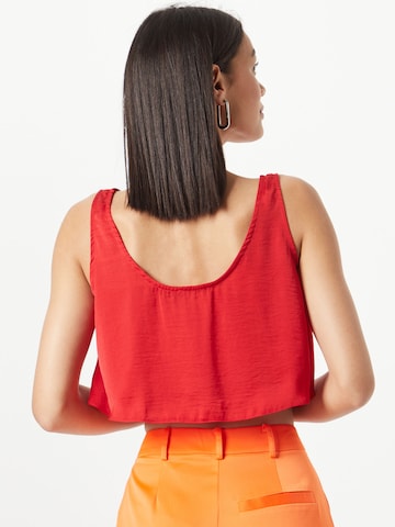 Top di Nasty Gal in rosso