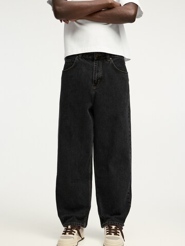 Loosefit Jeans di Pull&Bear in nero: frontale