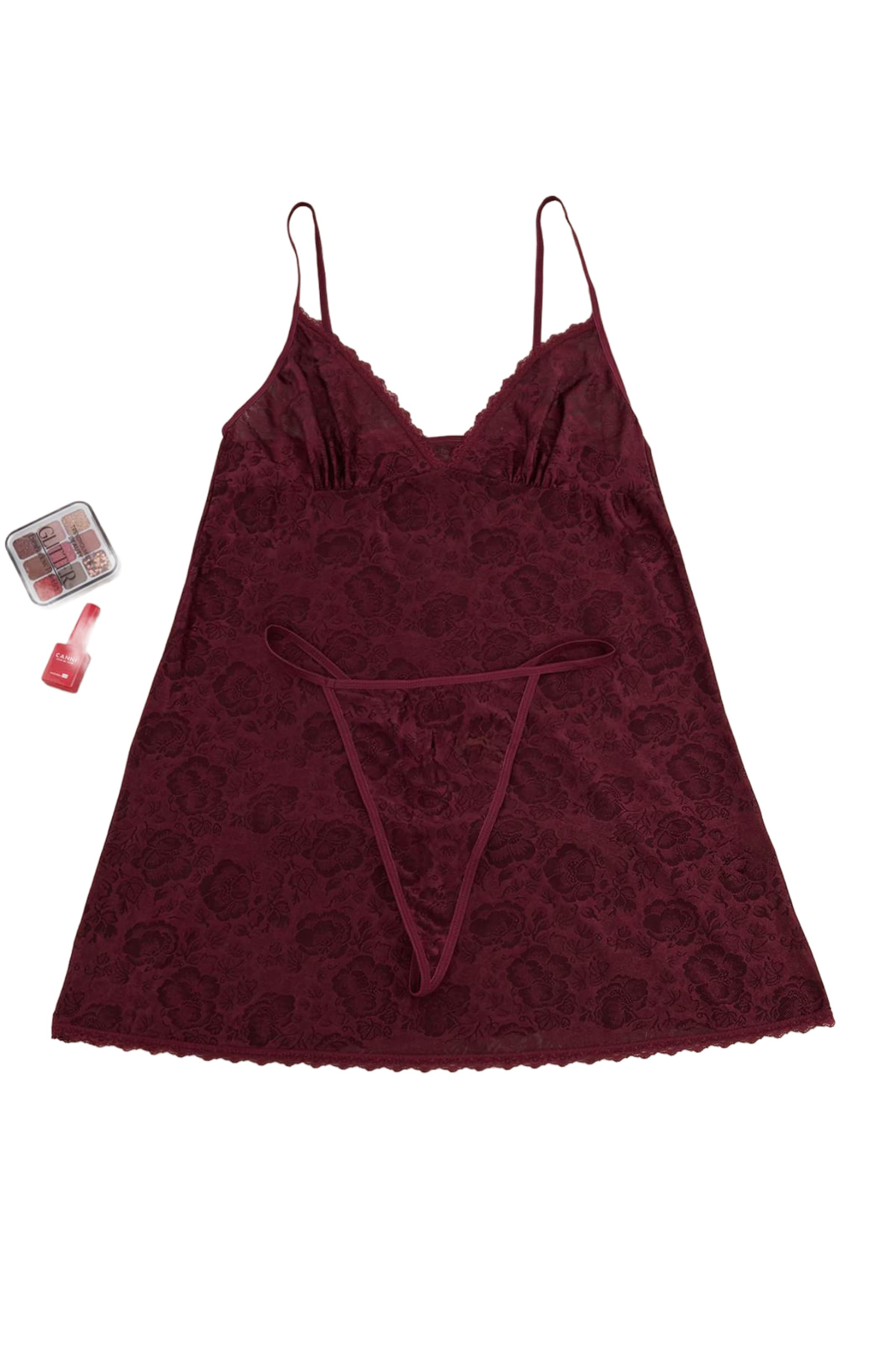 Lenjerie sexy de la Trendyol Curve pe roșu: față