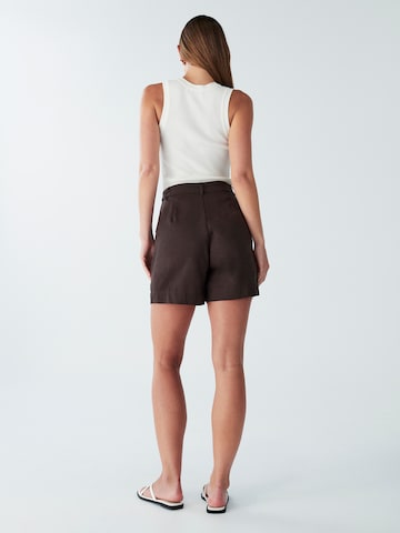 Willa Regular Pleat-front trousers 'Rise' in Brown: back
