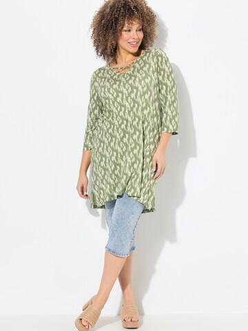 T-shirt Ulla Popken en vert : devant