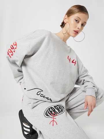 VIERVIER Sweatshirt 'Samia' in Grey