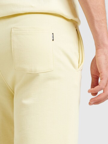 Only & Sons Regular Shorts 'Neil' in Gelb