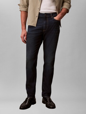 Coupe slim Jean Calvin Klein en bleu : devant