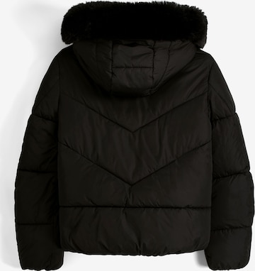 Bershka Zimní bunda – černá