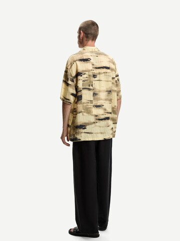 Bershka Comfort Fit Skjorta i gul