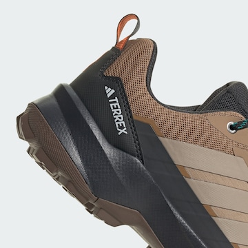 Chaussure basse 'Skychaser AX5' ADIDAS TERREX en marron