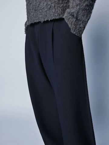 Bershka Baggy Pleat-Front Pants in Blue