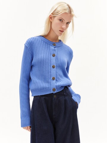 ARMEDANGELS Gebreid vest in Blauw: voorkant