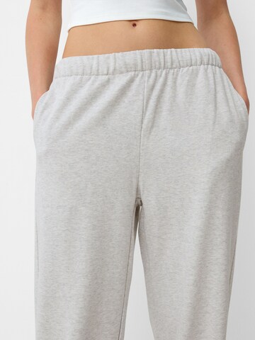 Bershka Tapered Broek in Grijs