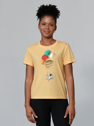 Watapparel Shirt 'Balloon Spaceman' in Yellow: front