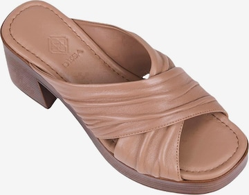 Desa Slippers in Beige: front