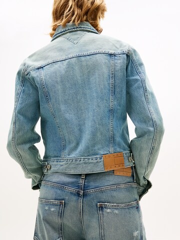 Tommy Jeans Φθινοπωρινό και ανοιξιάτικο μπουφάν 'CLASSIC' σε μπλε