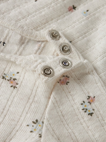 Barboteuse / body 'NBFLOWER' NAME IT en beige