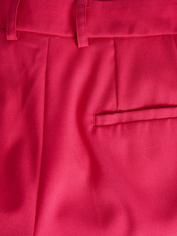 regular Pantaloni con pieghe 'Chloe' di JJXX in rosso