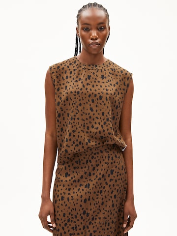 ARMEDANGELS Blouse in Bruin: voorkant