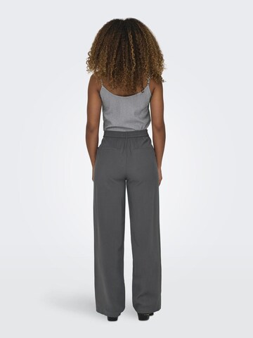 ONLY Wide leg Pleat-Front Pants in Grey