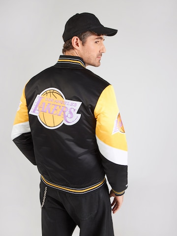 Mitchell & Ness Демисезонная куртка 'NBA THROW IT BACK LAKERS' в Черный: спереди